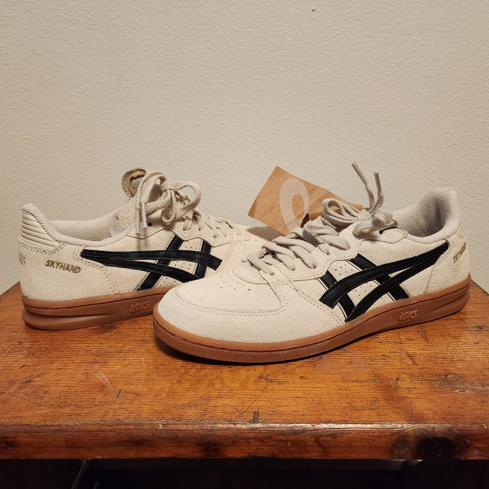 NEW Asics OG Skyhand Oatmeal / Black, size 6M / 7.5W